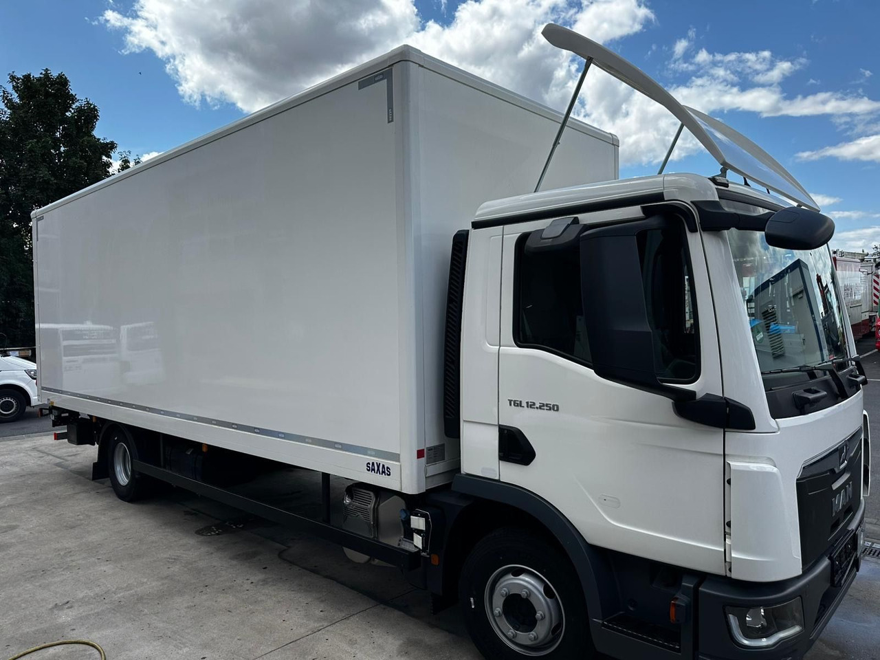 MAN TGL 12.250 /Ladebordwand/Automatik/Ahk - Truk box: gambar 2 MAN TGL 12.250 /Ladebordwand/Automatik/Ahk - Truk box: gambar 2