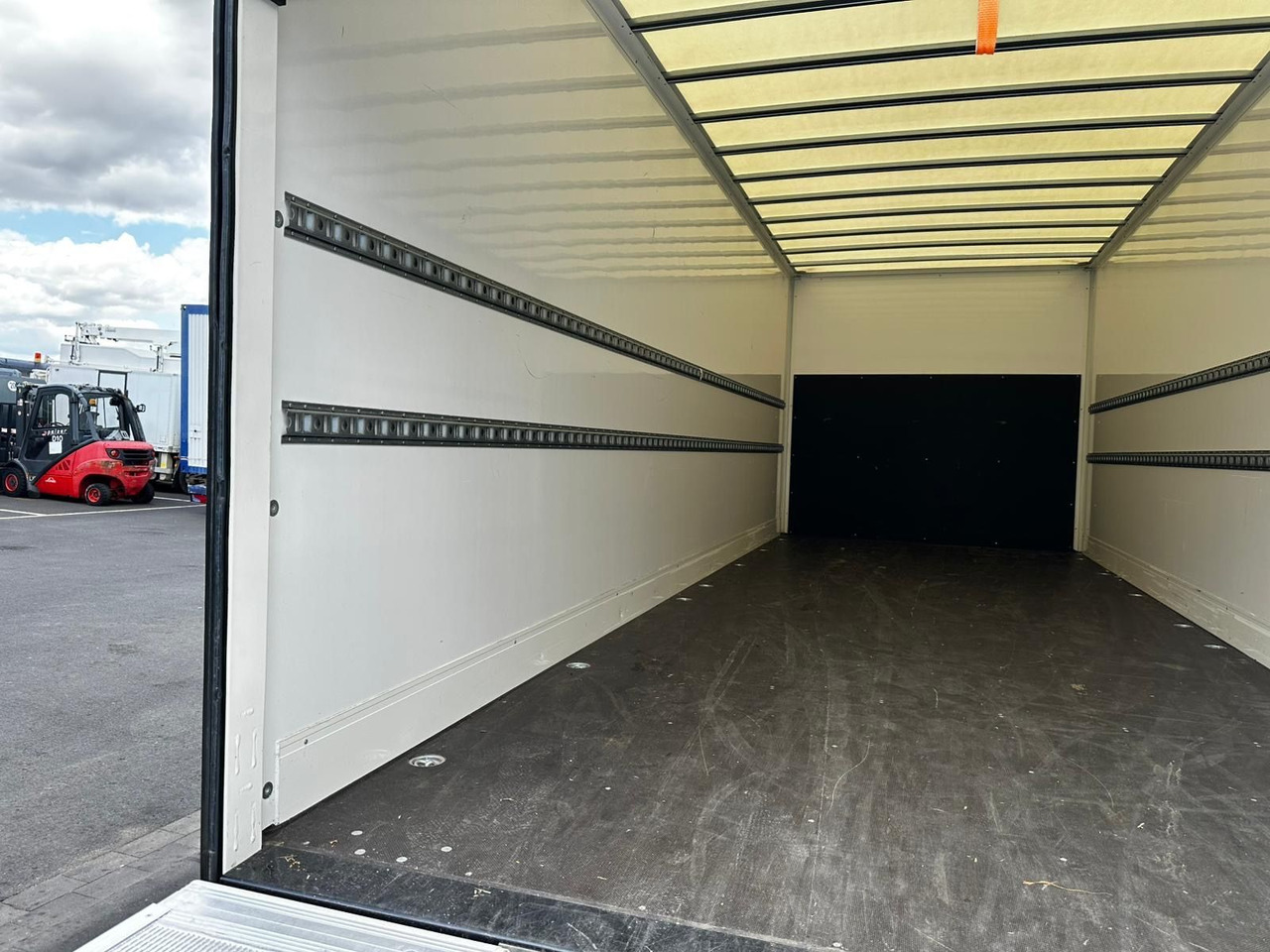 MAN TGL 12.250 /Ladebordwand/Automatik/Ahk - Truk box: gambar 4 MAN TGL 12.250 /Ladebordwand/Automatik/Ahk - Truk box: gambar 4