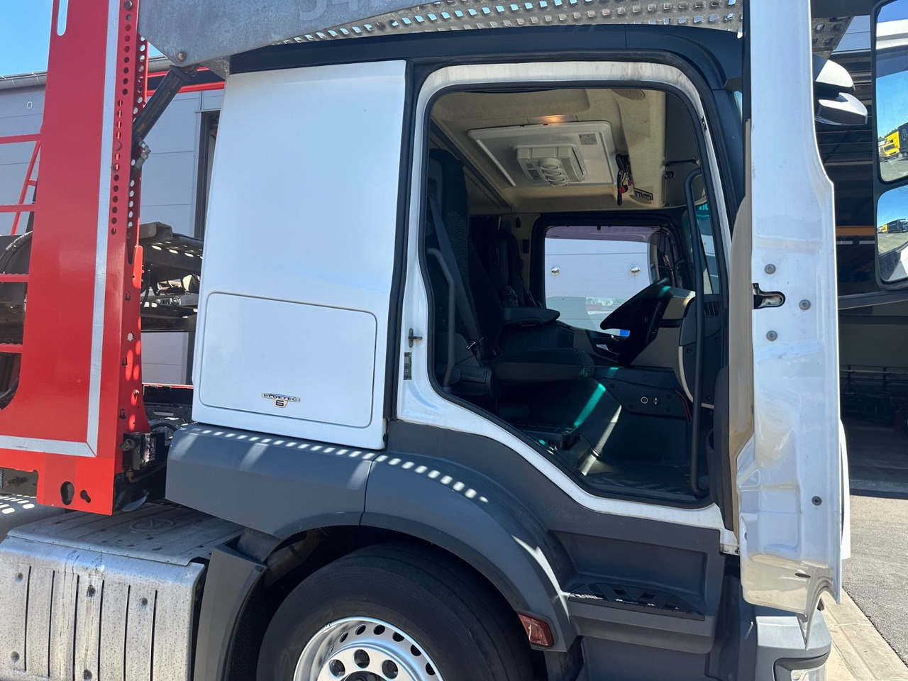 Mercedes-Benz Actros 1843 Eurolohr Lohr VDI 2700 - Truk pengangkut mobil: gambar 4 Mercedes-Benz Actros 1843 Eurolohr Lohr VDI 2700 - Truk pengangkut mobil: gambar 4