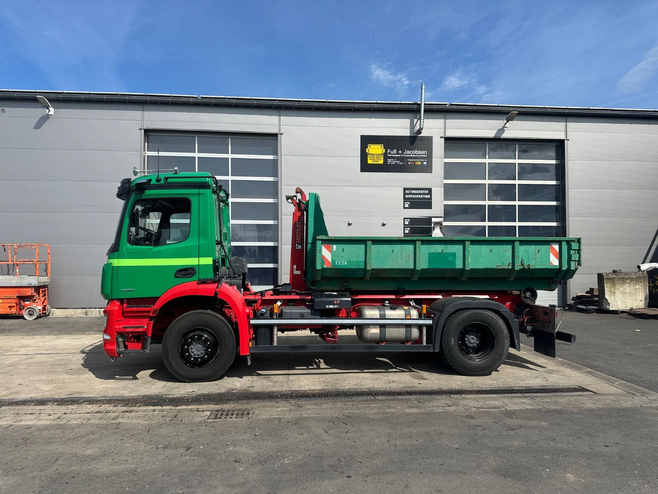 Mercedes-Benz Arocs 1836/10,7L/Hiab Ultima 14S/4x2/Autom. - Hook lift: gambar 2 Mercedes-Benz Arocs 1836/10,7L/Hiab Ultima 14S/4x2/Autom. - Hook lift: gambar 2