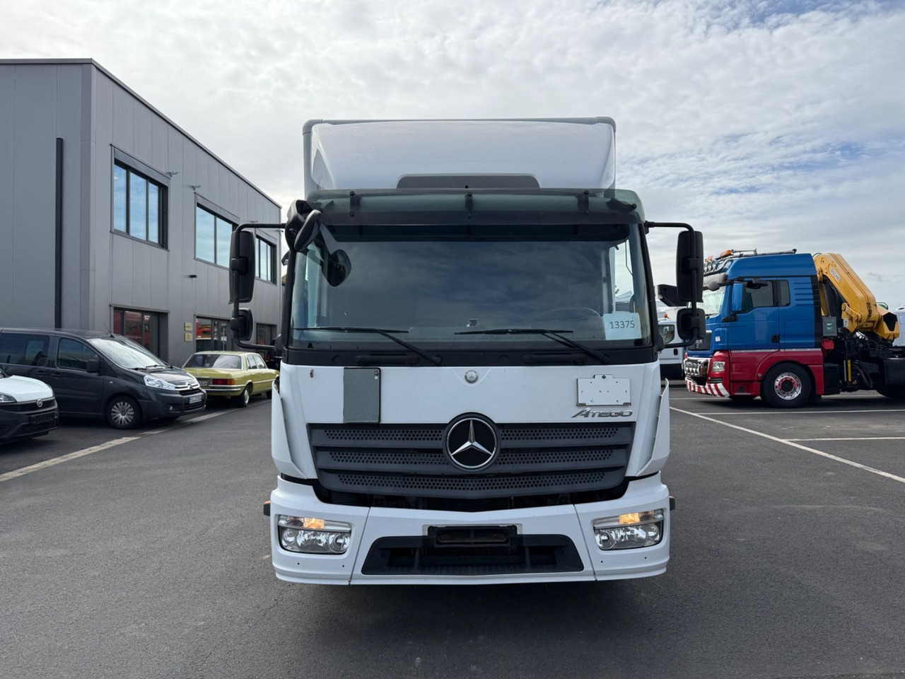 Mercedes-Benz Atego 3 4x2 821 4x2 LBW / Ahk. / Palfinger / 6m - Truk box: gambar 2 Mercedes-Benz Atego 3 4x2 821 4x2 LBW / Ahk. / Palfinger / 6m - Truk box: gambar 2