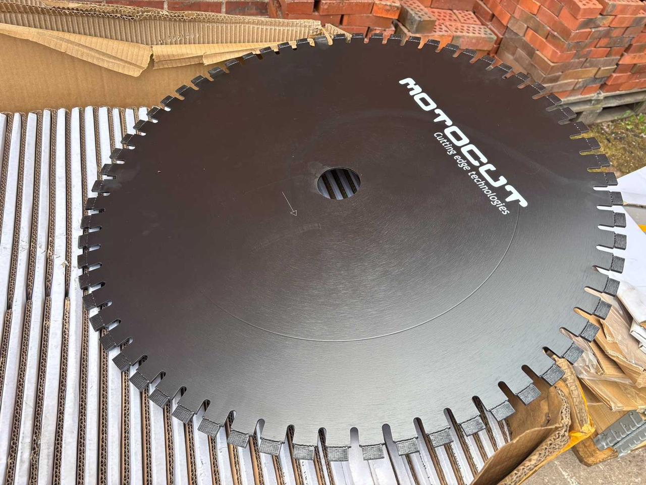 Diamond blade 700mmx60mm - Peralatan beton: gambar 1 Diamond blade 700mmx60mm - Peralatan beton: gambar 1