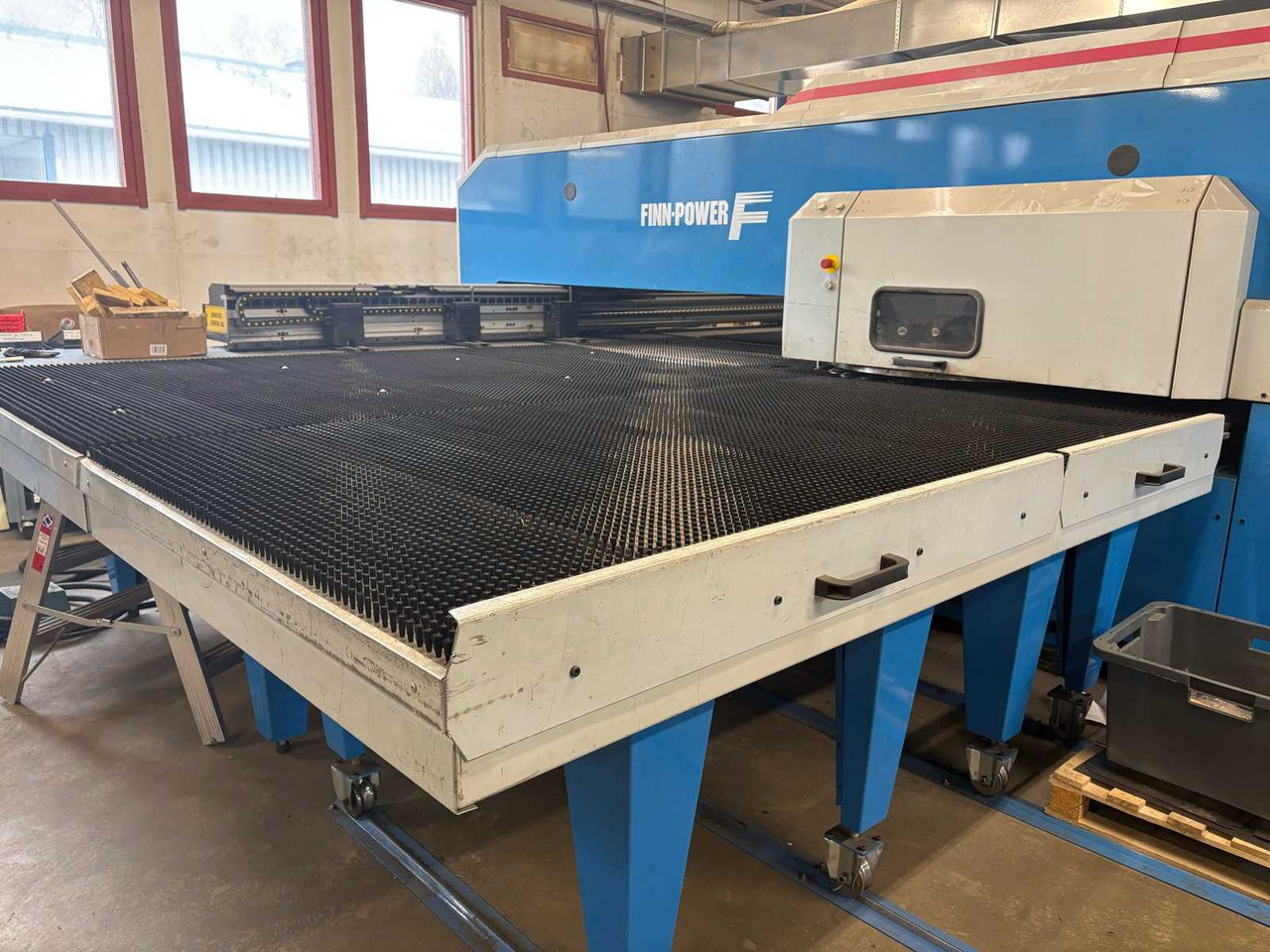 Sheet metal work centre Finn-Power F 6 S - Peralatan lainnya: gambar 1 Sheet metal work centre Finn-Power F 6 S - Peralatan lainnya: gambar 1