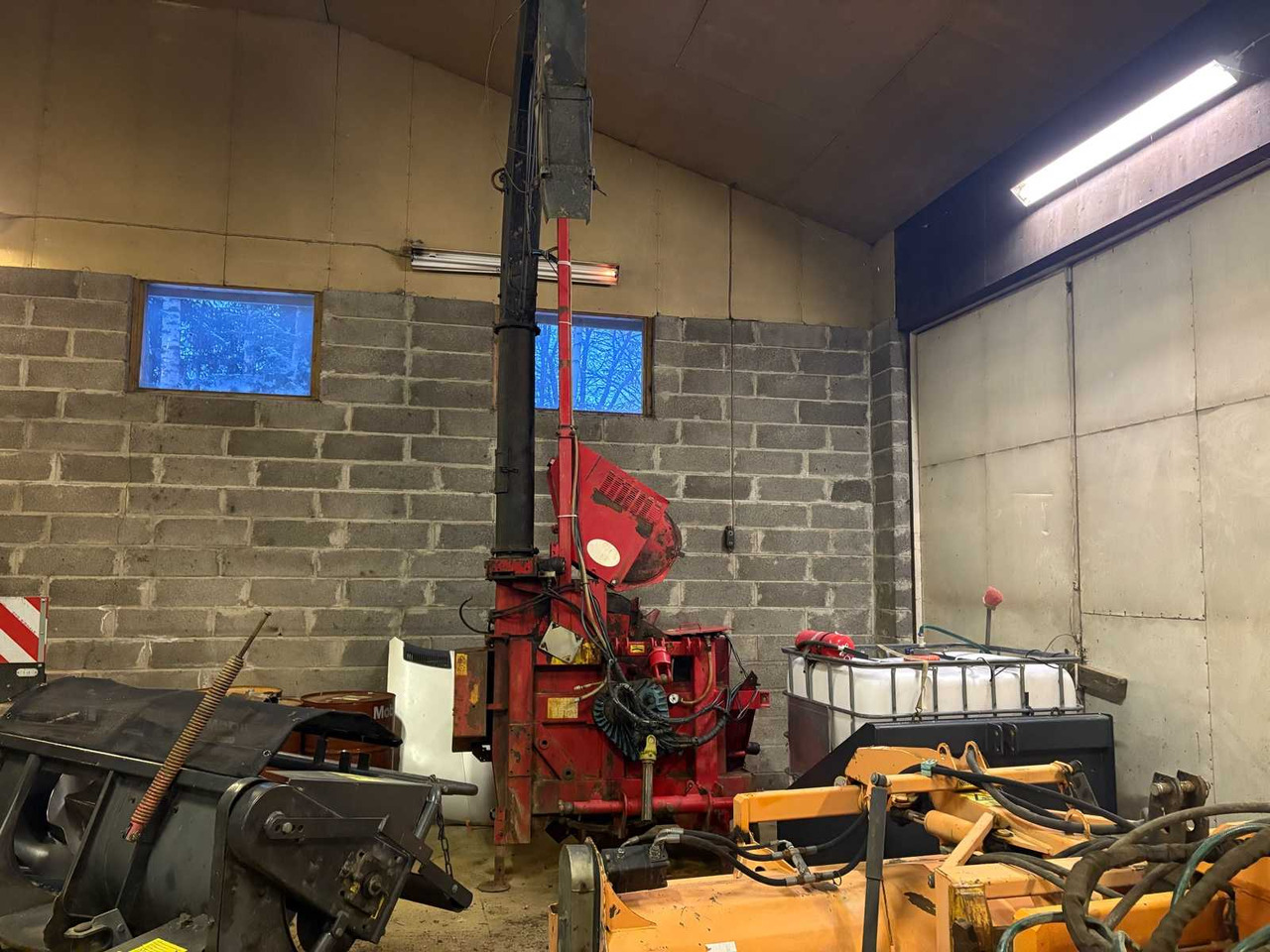 Precision shredder Lely Storm 130 R - Pemanen hijauan tipe tarik: gambar 1 Precision shredder Lely Storm 130 R - Pemanen hijauan tipe tarik: gambar 1