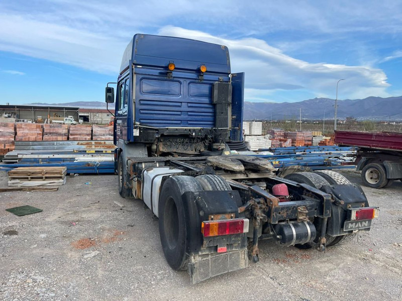 MAN 19.464 F2000 - Tractor head: gambar 5 MAN 19.464 F2000 - Tractor head: gambar 5
