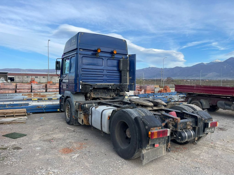 MAN 19.464 F2000 - Tractor head: gambar 4 MAN 19.464 F2000 - Tractor head: gambar 4