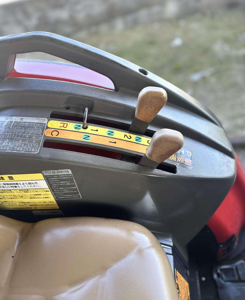 Yanmar EF222 - Traktor: gambar 4 Yanmar EF222 - Traktor: gambar 4