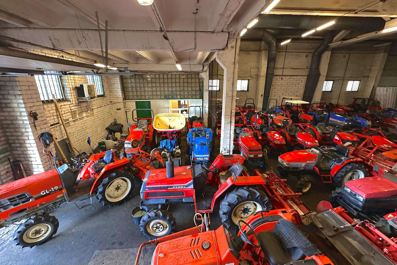 Yanmar F180 - Traktor: gambar 3 Yanmar F180 - Traktor: gambar 3