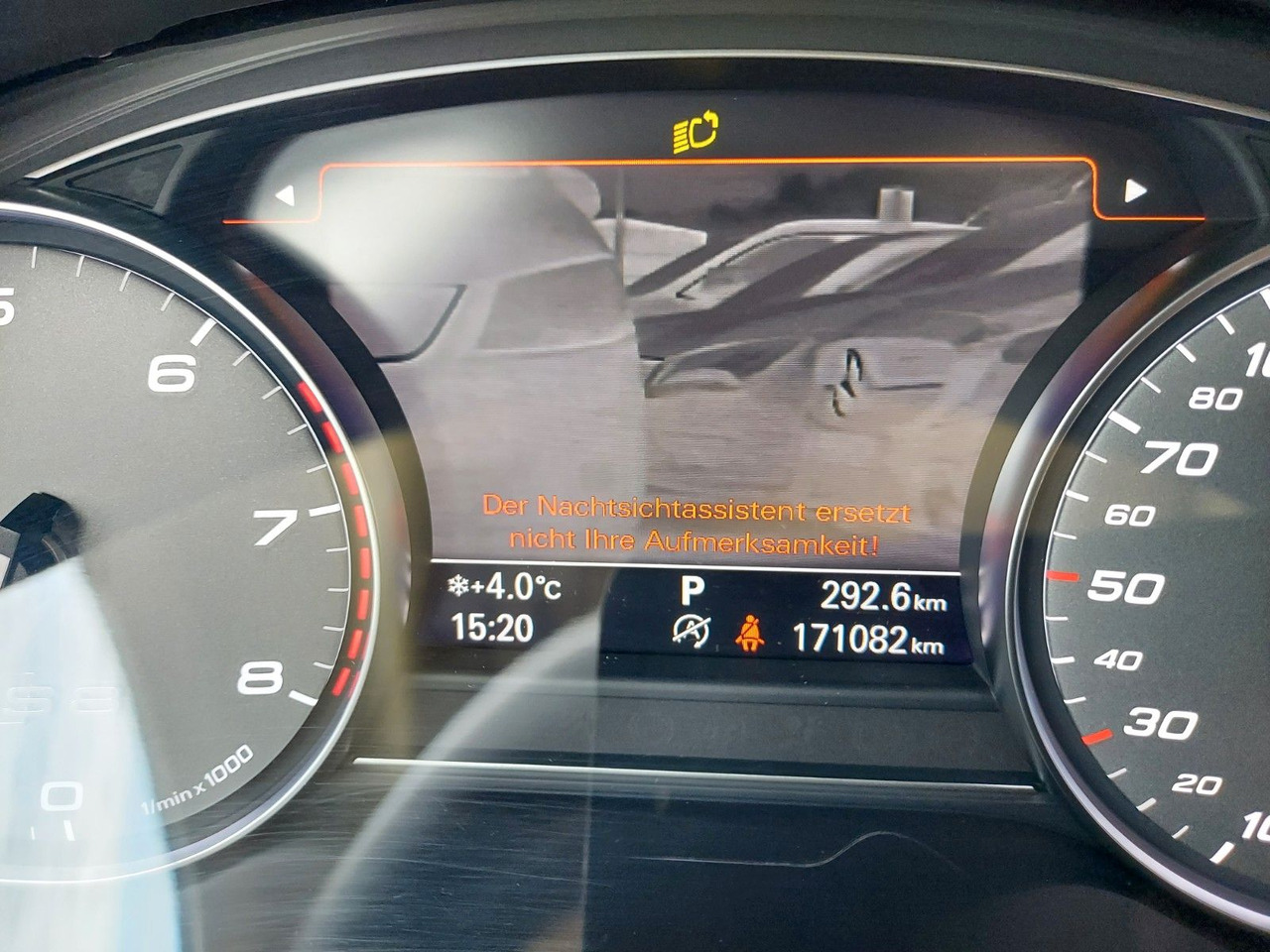 Audi S8 4.0 TFSI quattro Exclusiv Bose Night Massage - Mobil sedan: gambar 4 Audi S8 4.0 TFSI quattro Exclusiv Bose Night Massage - Mobil sedan: gambar 4