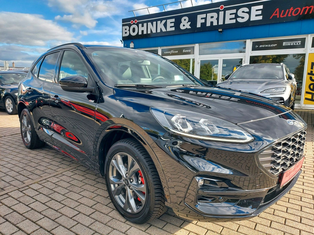 Ford Kuga Plug-In Hybrid ST-Line X ACC Assist 360° - Mobil SUV: gambar 1 Ford Kuga Plug-In Hybrid ST-Line X ACC Assist 360° - Mobil SUV: gambar 1