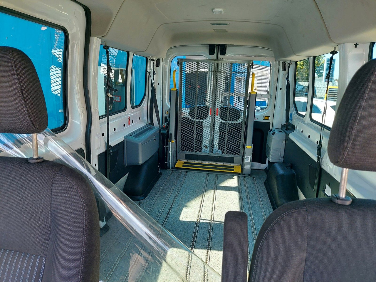 Ford Transit Kombi 350 L3 hoch Trend Rollstuhl Lift - Van penumpang: gambar 4 Ford Transit Kombi 350 L3 hoch Trend Rollstuhl Lift - Van penumpang: gambar 4