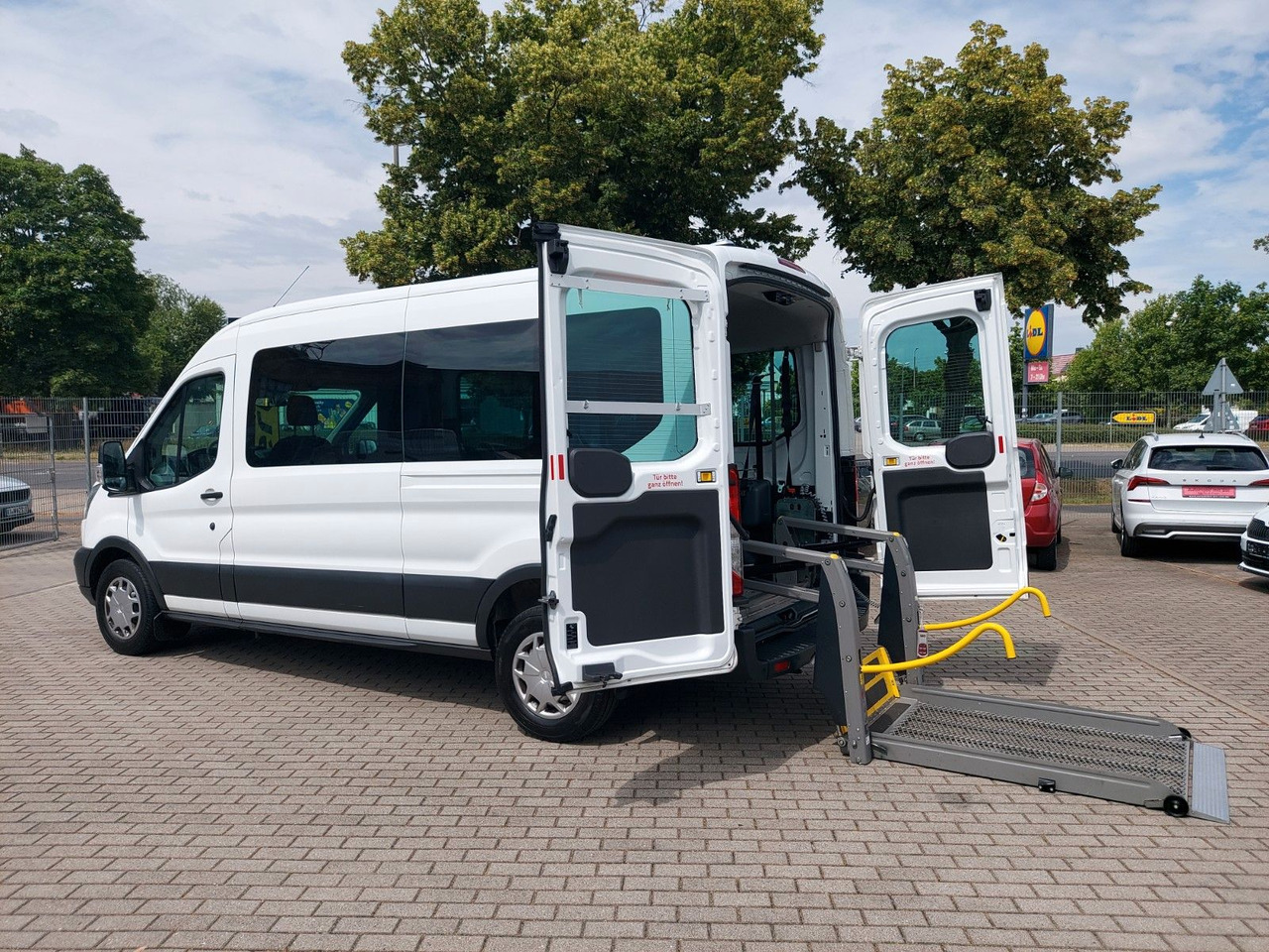 Ford Transit Kombi 350 L3 hoch Trend Rollstuhl Lift - Van penumpang: gambar 1 Ford Transit Kombi 350 L3 hoch Trend Rollstuhl Lift - Van penumpang: gambar 1