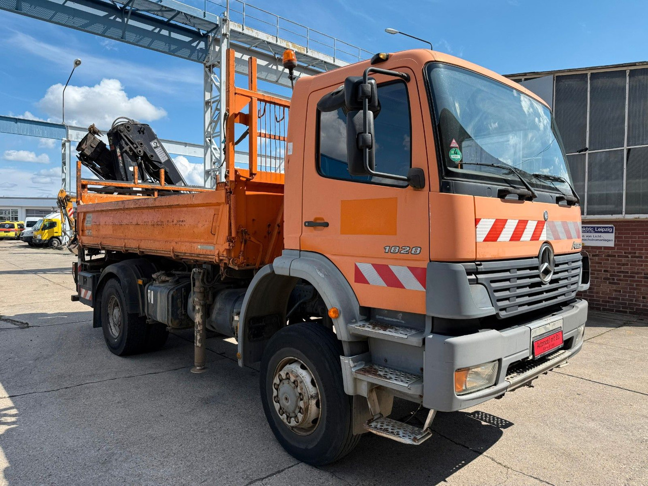 Mercedes-Benz ATEGO 1828 4X4 MEILER + HIAB KRAN 144 FS-3 - Truk jungkit, Truk derek: gambar 1 Mercedes-Benz ATEGO 1828 4X4 MEILER + HIAB KRAN 144 FS-3 - Truk jungkit, Truk derek: gambar 1