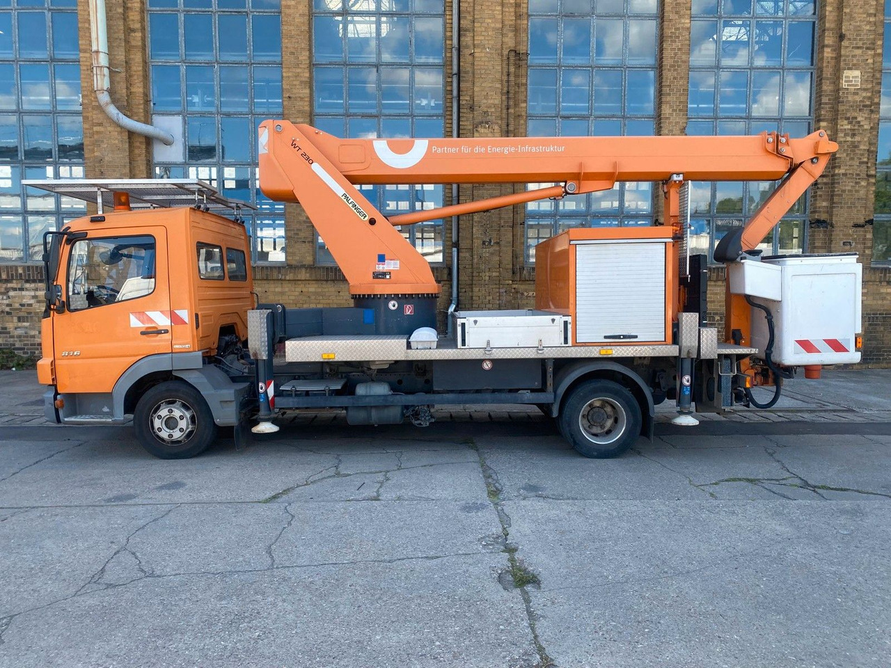 Mercedes-Benz ATEGO WUMAG ELEVANT WT230 23m TÜV - Platform udara yang dipasang di truk: gambar 5 Mercedes-Benz ATEGO WUMAG ELEVANT WT230 23m TÜV - Platform udara yang dipasang di truk: gambar 5