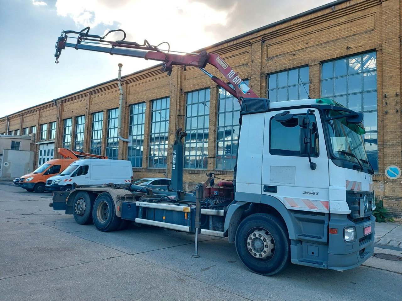 Mercedes-Benz Actros 6-Zyl. 2541 HMF KRAN ABROLLKIPPER - Hook lift, Truk derek: gambar 1 Mercedes-Benz Actros 6-Zyl. 2541 HMF KRAN ABROLLKIPPER - Hook lift, Truk derek: gambar 1