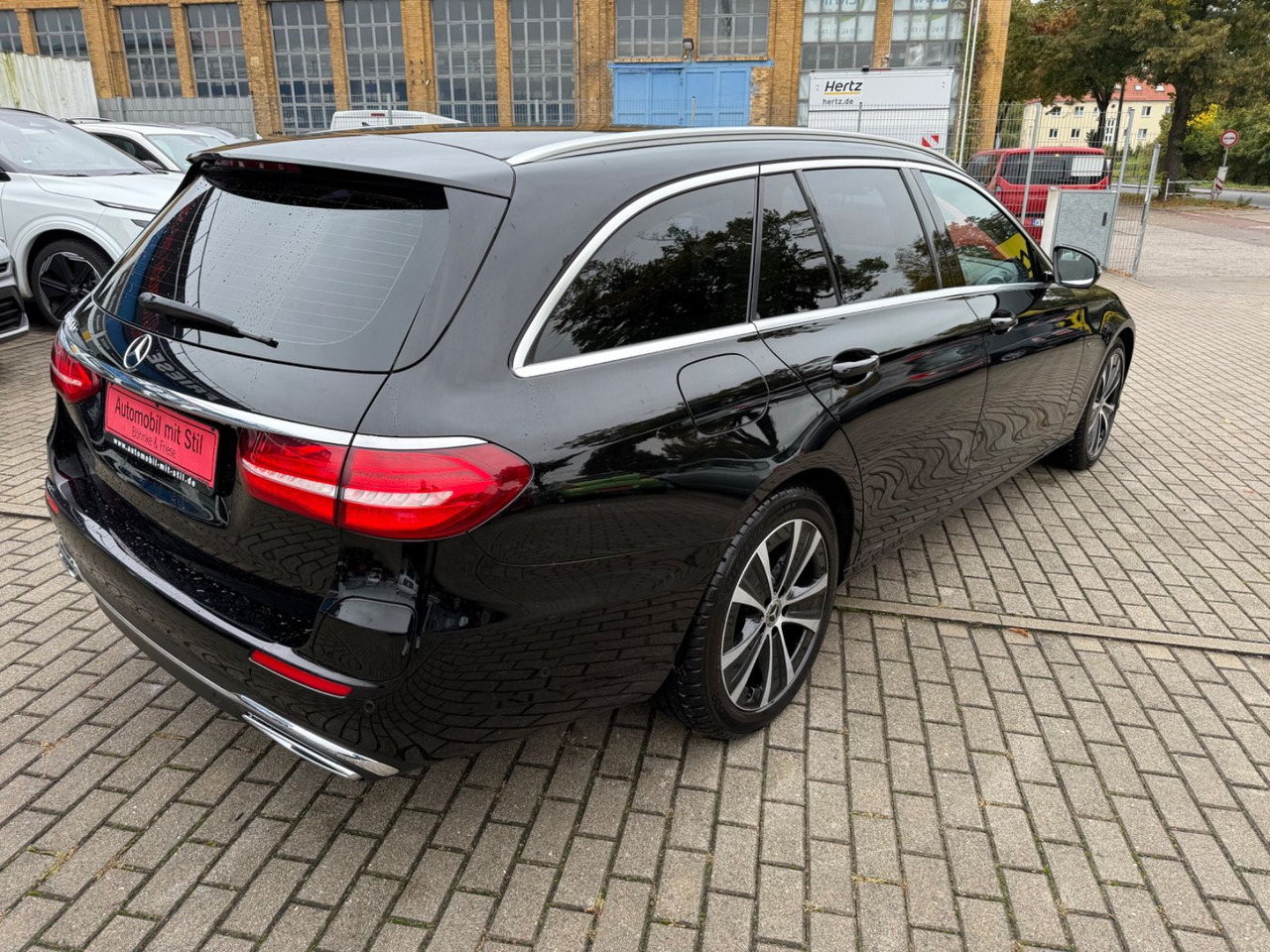 Mercedes-Benz E -Klasse T-Modell E 300 de LED NAVI ACC TEILLED - Station wagon: gambar 4 Mercedes-Benz E -Klasse T-Modell E 300 de LED NAVI ACC TEILLED - Station wagon: gambar 4