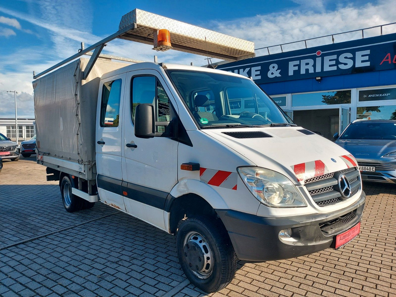 Mercedes-Benz Sprinter II Pritsche DoKa 516 4X4 Plane 6 Sitze - Van dengan terpal samping, Van kombi: gambar 1 Mercedes-Benz Sprinter II Pritsche DoKa 516 4X4 Plane 6 Sitze - Van dengan terpal samping, Van kombi: gambar 1