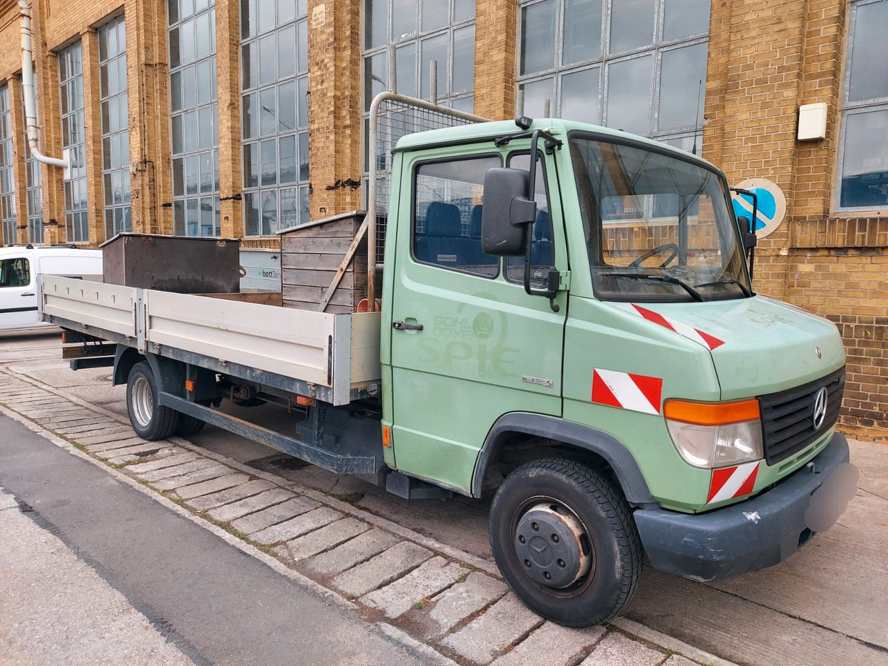 Mercedes-Benz Vario 613D Pritsche lang extralang - Van flatbed: gambar 1 Mercedes-Benz Vario 613D Pritsche lang extralang - Van flatbed: gambar 1