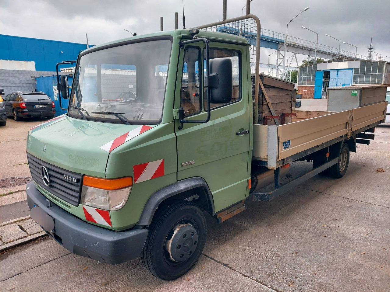 Mercedes-Benz Vario 613D Pritsche lang extralang - Van flatbed: gambar 4 Mercedes-Benz Vario 613D Pritsche lang extralang - Van flatbed: gambar 4