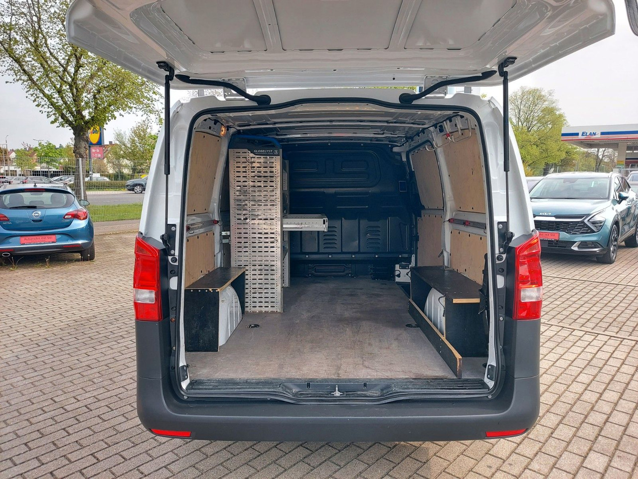 Mercedes-Benz Vito Kasten 110 FWD Lang Klima Kamera DAB PDC - Van penumpang: gambar 3 Mercedes-Benz Vito Kasten 110 FWD Lang Klima Kamera DAB PDC - Van penumpang: gambar 3