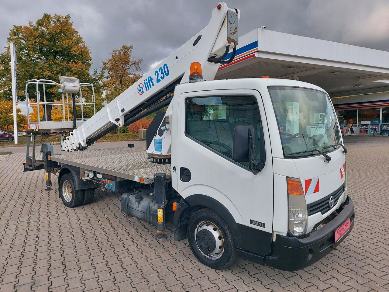 Nissan CABSTAR 35.11 HUBARBEITSBÜHNE LIFT 23 METER NEU - Platform udara yang dipasang di truk: gambar 3 Nissan CABSTAR 35.11 HUBARBEITSBÜHNE LIFT 23 METER NEU - Platform udara yang dipasang di truk: gambar 3