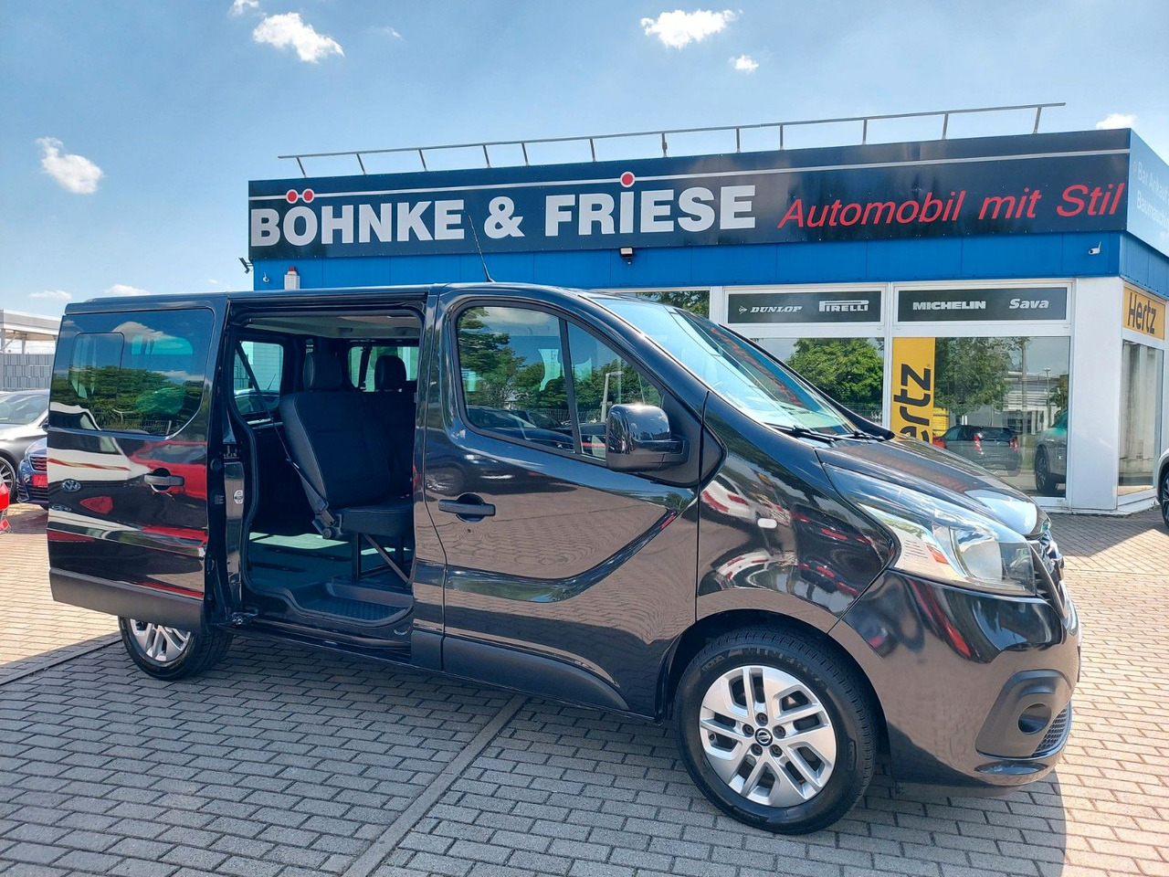 Nissan NV300 Kombi L2 H1 2,7t PREMIUM KLIMA TEMPO PDC - Van penumpang: gambar 1 Nissan NV300 Kombi L2 H1 2,7t PREMIUM KLIMA TEMPO PDC - Van penumpang: gambar 1