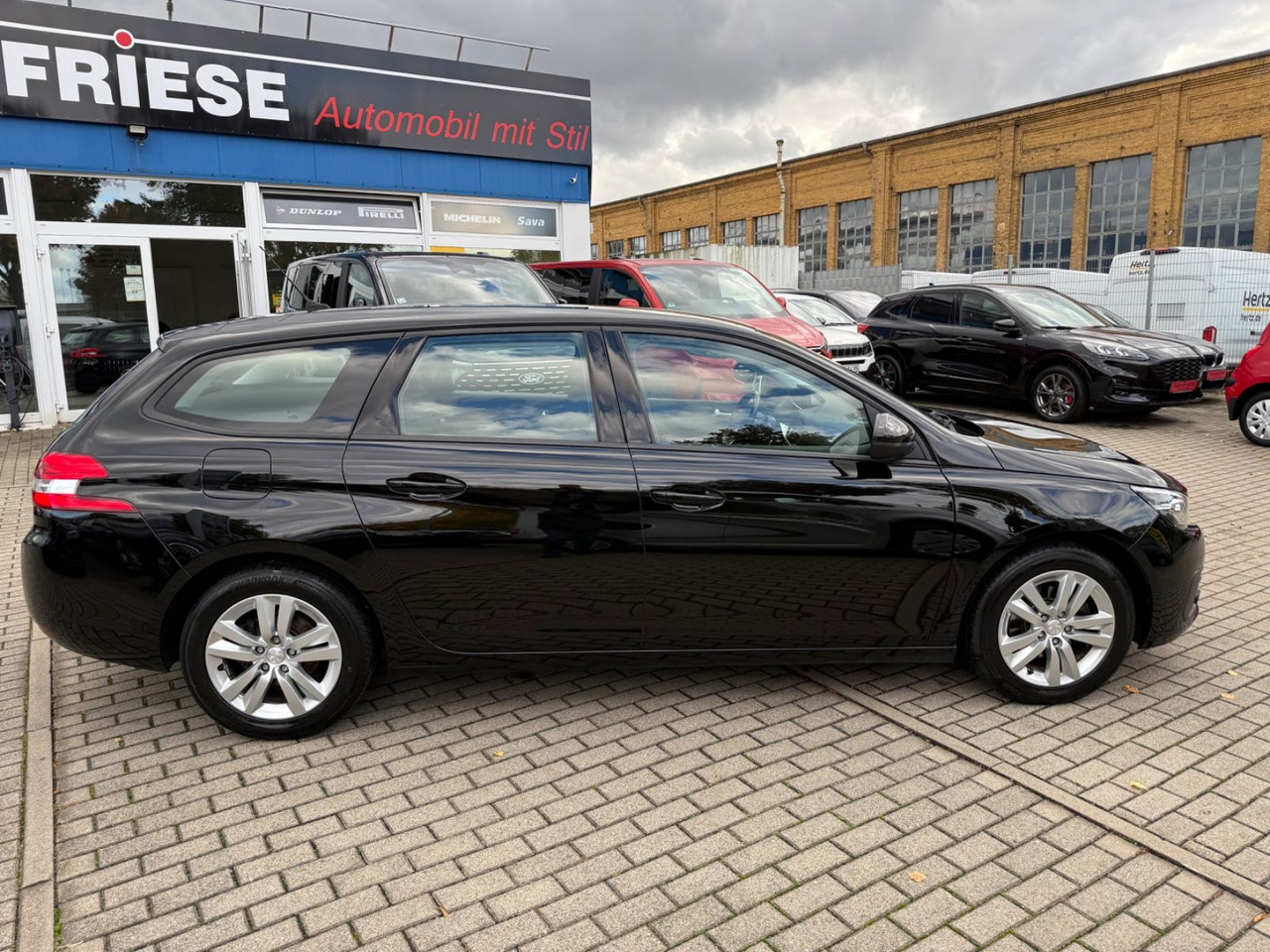 Peugeot 308 SW Active TEMPOMAT NAVI KLIMAA NAVI - Station wagon: gambar 3 Peugeot 308 SW Active TEMPOMAT NAVI KLIMAA NAVI - Station wagon: gambar 3