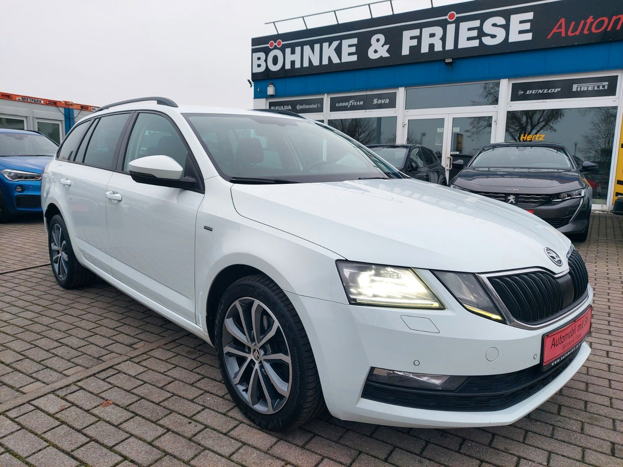 Skoda Octavia Combi Clever 4x4 LED DAB Navi - Station wagon: gambar 1 Skoda Octavia Combi Clever 4x4 LED DAB Navi - Station wagon: gambar 1