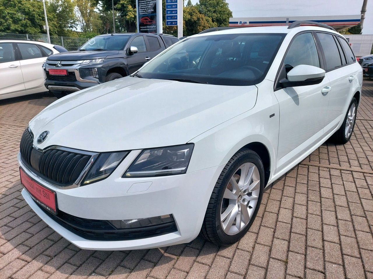 Skoda Octavia Combi Drive LED ACC Radar DAB 8xRad AHK - Station wagon: gambar 5 Skoda Octavia Combi Drive LED ACC Radar DAB 8xRad AHK - Station wagon: gambar 5