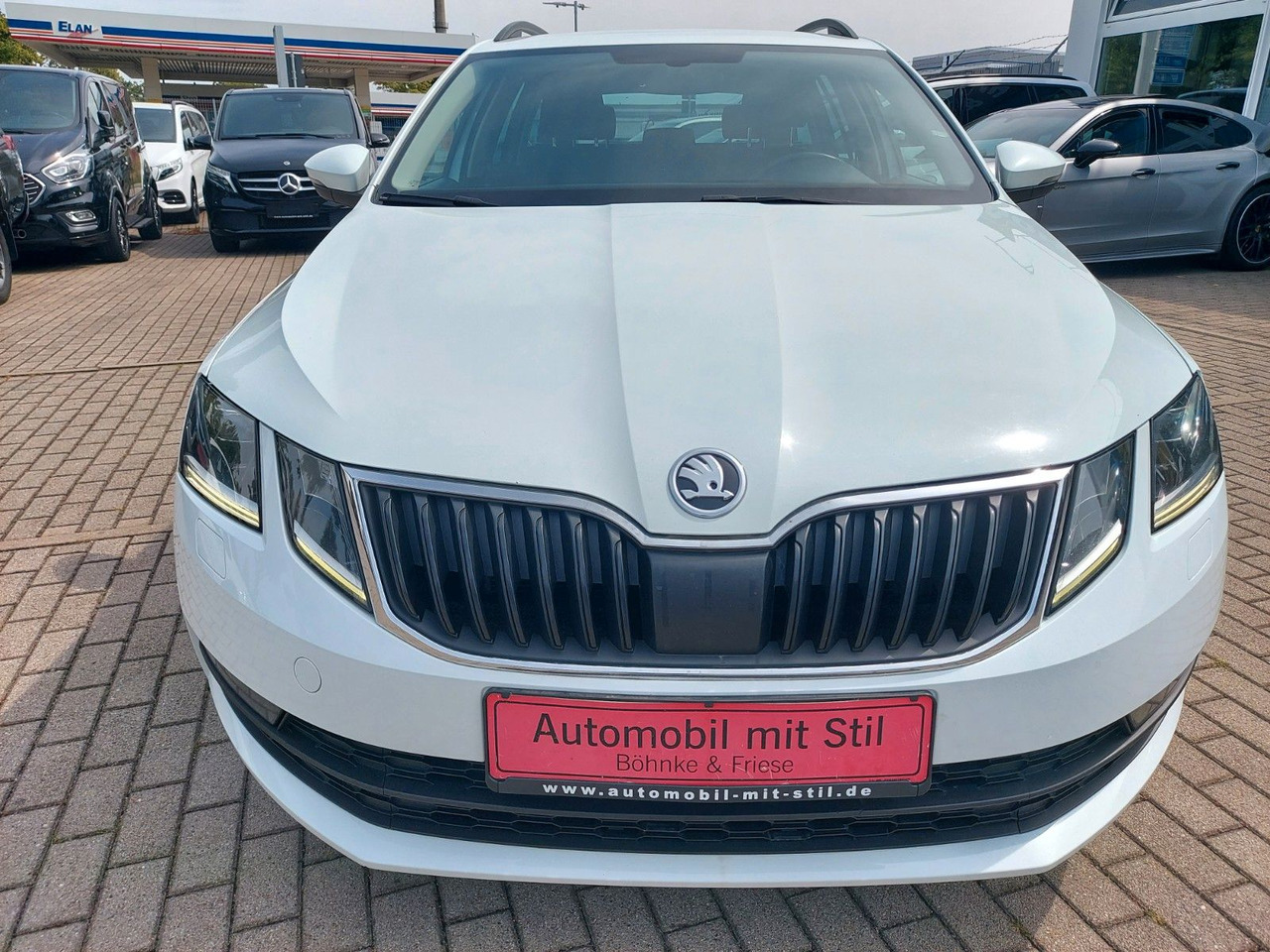 Skoda Octavia Combi Drive LED ACC Radar DAB 8xRad AHK - Station wagon: gambar 4 Skoda Octavia Combi Drive LED ACC Radar DAB 8xRad AHK - Station wagon: gambar 4