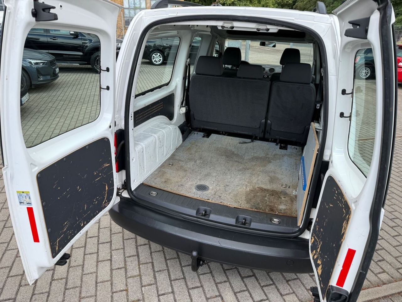 Van penumpang Volkswagen Caddy Maxi KastenKombi 5 SITZER KLIMAA SHZ AHK: gambar 12 Van penumpang Volkswagen Caddy Maxi KastenKombi 5 SITZER KLIMAA SHZ AHK: gambar 12