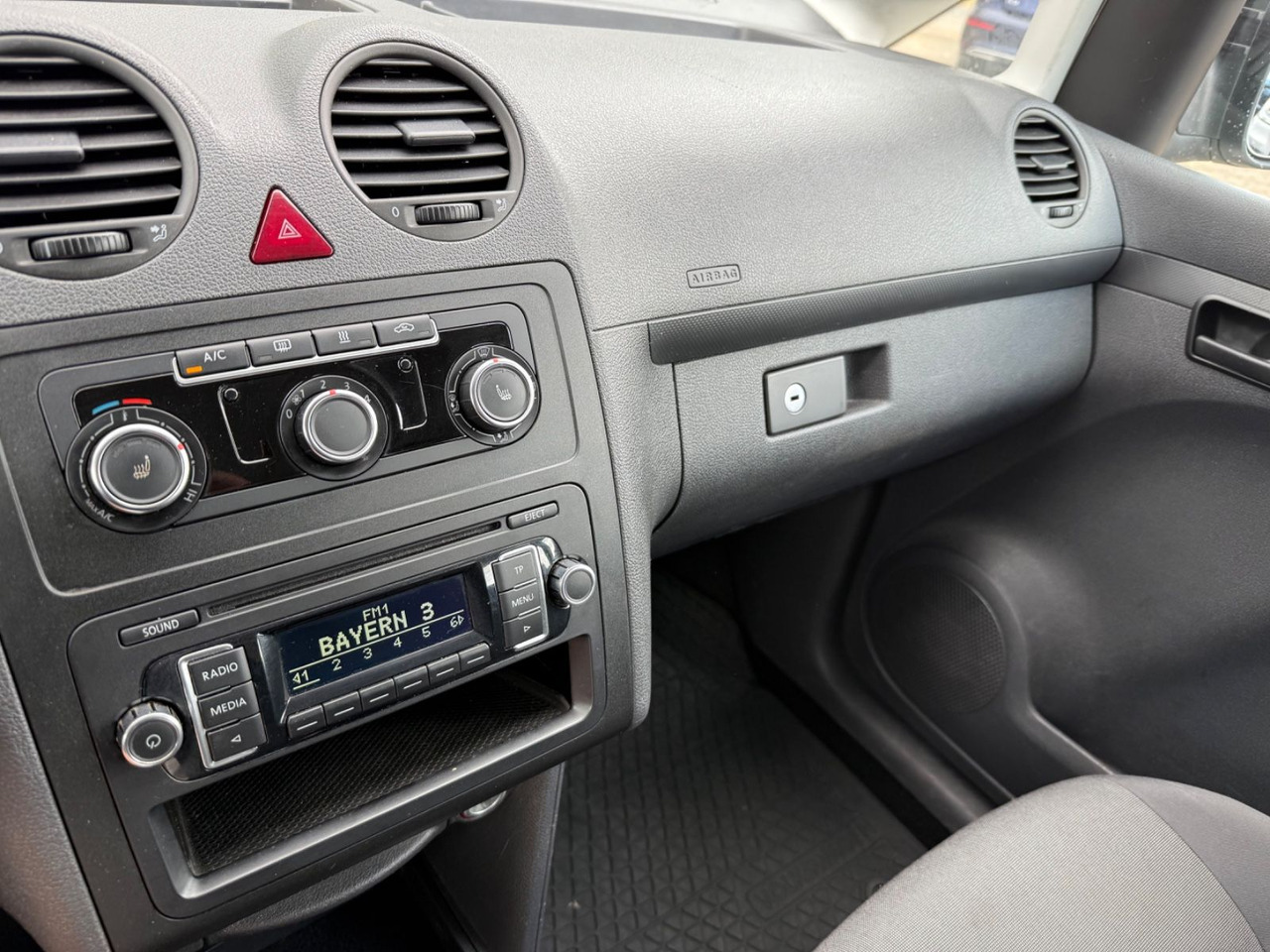 Van penumpang Volkswagen Caddy Maxi KastenKombi 5 SITZER KLIMAA SHZ AHK: gambar 19 Van penumpang Volkswagen Caddy Maxi KastenKombi 5 SITZER KLIMAA SHZ AHK: gambar 19