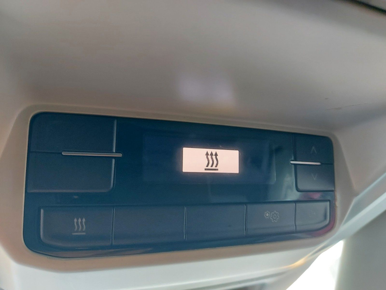 Volkswagen Crafter Kasten 35 lang Hochdach 4MOTION Maxi - Van penumpang: gambar 3 Volkswagen Crafter Kasten 35 lang Hochdach 4MOTION Maxi - Van penumpang: gambar 3