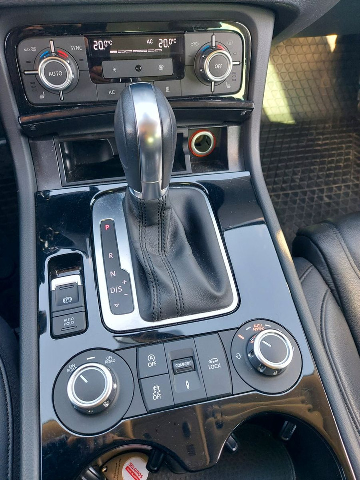 Mobil SUV Volkswagen Touareg V6 TDI Xenon Leder DAB Luft Standheiz: gambar 19