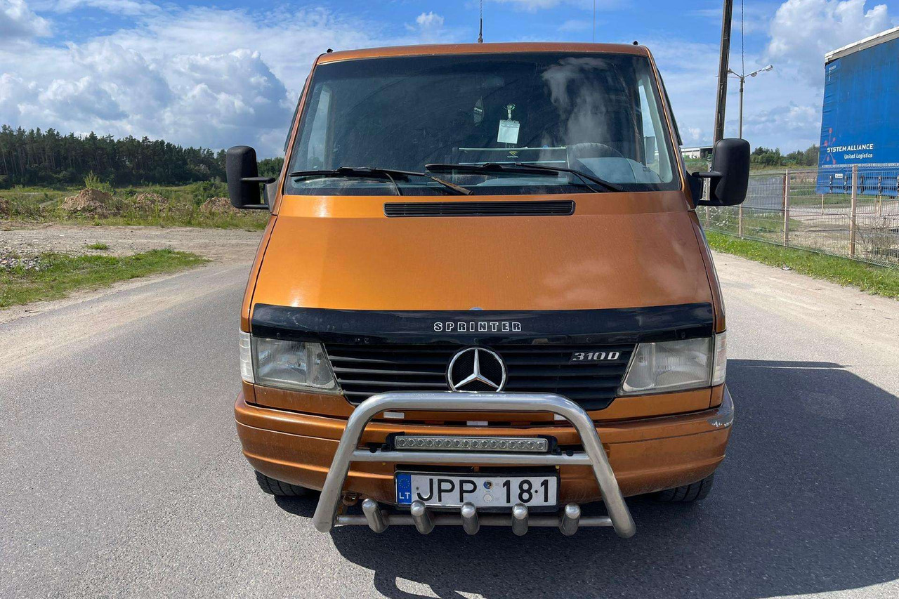 Mercedes-Benz 310 - Van panel: gambar 5 Mercedes-Benz 310 - Van panel: gambar 5