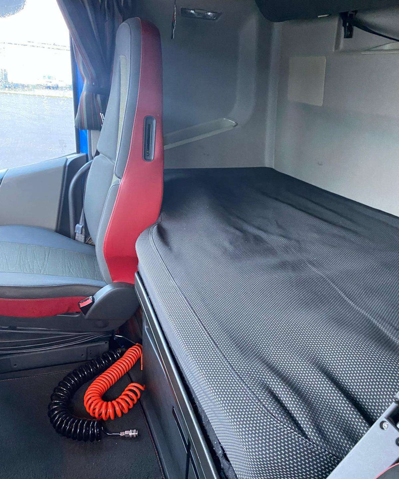 Tractor head Volvo FH 500 XL: gambar 10 Tractor head Volvo FH 500 XL: gambar 10