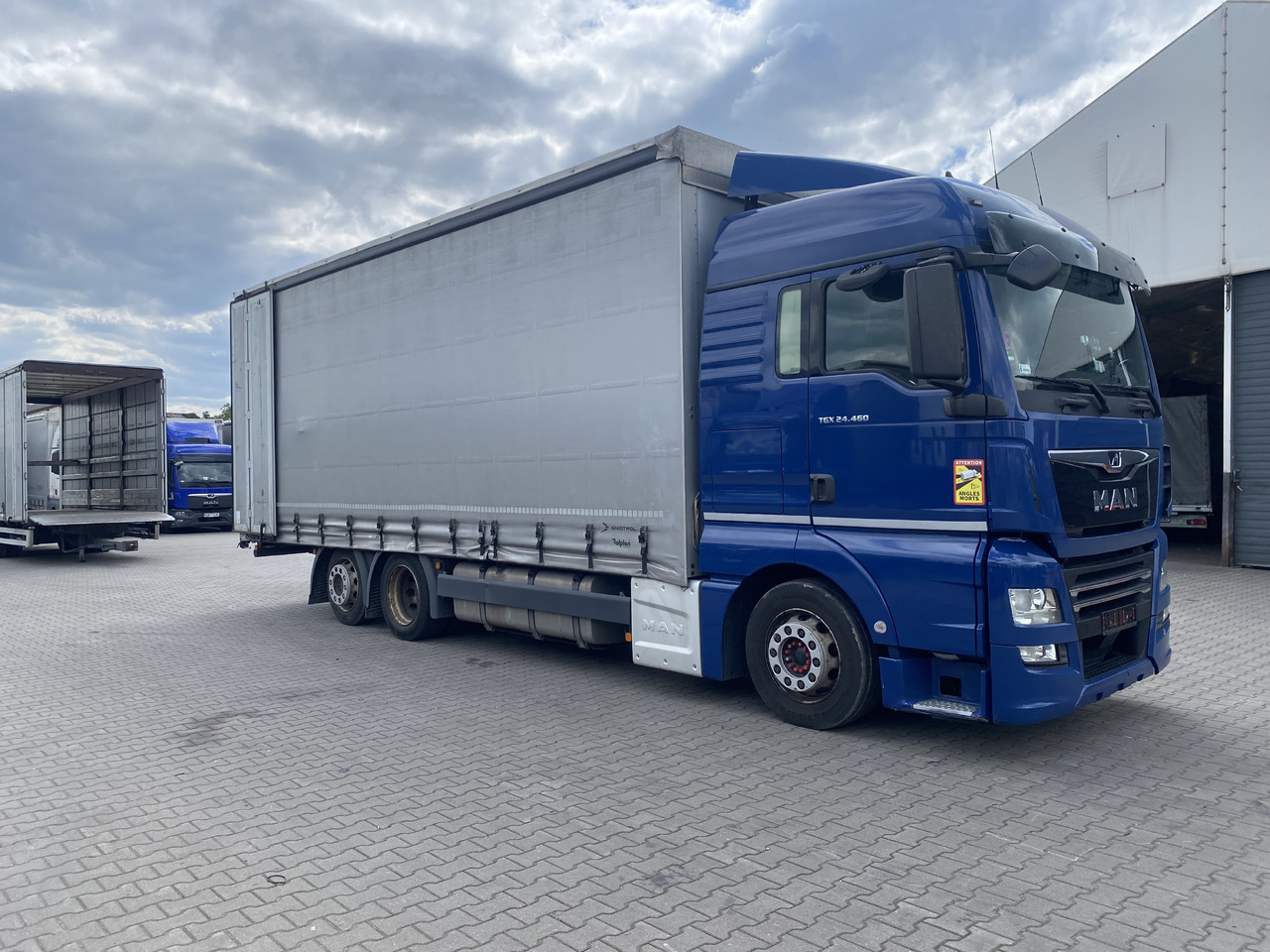 MAN TGX - Truk dengan terpal samping: gambar 1 MAN TGX - Truk dengan terpal samping: gambar 1