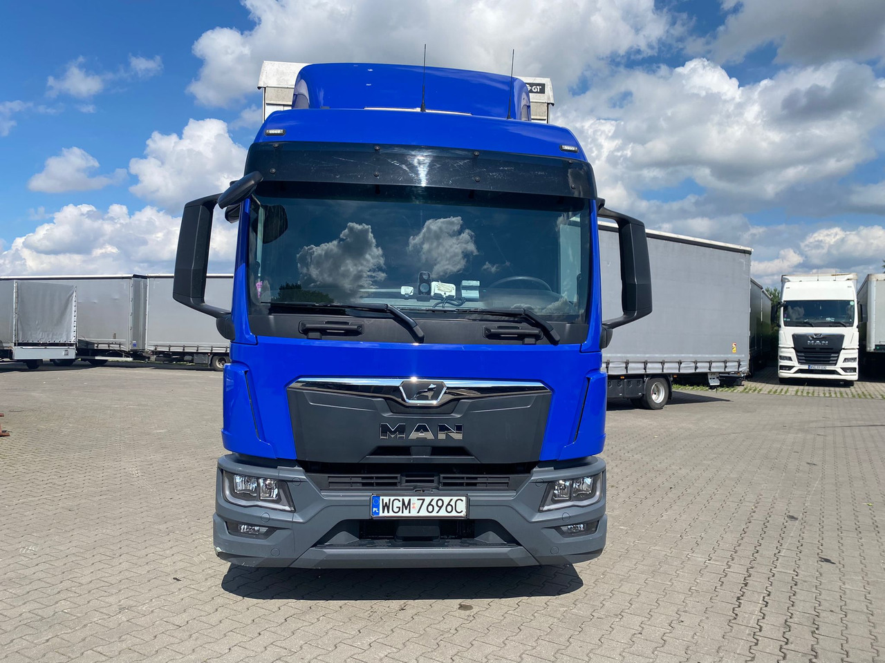 MAN Tgl - Truk dengan terpal samping: gambar 5 MAN Tgl - Truk dengan terpal samping: gambar 5