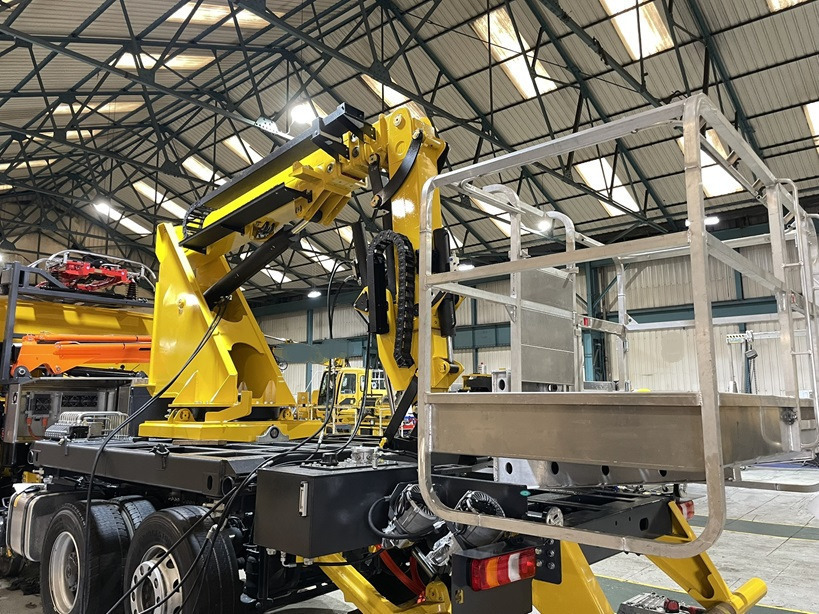 Inbiuro Mercedes Econic - Platform udara yang dipasang di truk: gambar 1 Inbiuro Mercedes Econic - Platform udara yang dipasang di truk: gambar 1