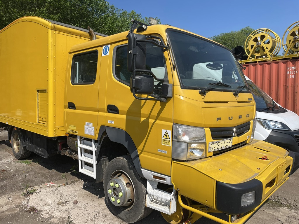 Mitsubishi Fusso - Truk box: gambar 1 Mitsubishi Fusso - Truk box: gambar 1