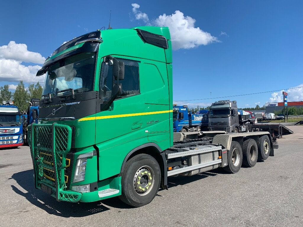 VOLVO FH13 540 8x4*4 - Truk sasis: gambar 1 VOLVO FH13 540 8x4*4 - Truk sasis: gambar 1