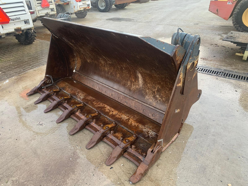 Liebherr LR 624 - Ember: gambar 1 Liebherr LR 624 - Ember: gambar 1