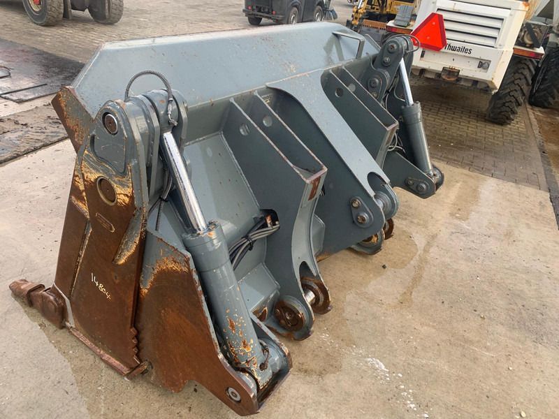 Liebherr LR 624 - Ember: gambar 3 Liebherr LR 624 - Ember: gambar 3