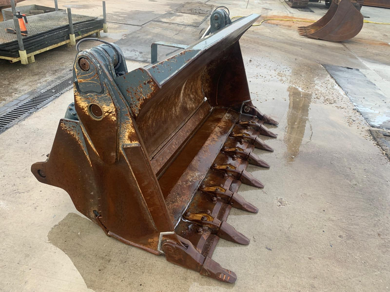 Liebherr LR 624 - Ember: gambar 2 Liebherr LR 624 - Ember: gambar 2