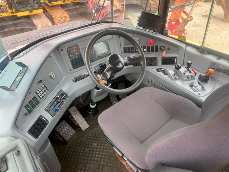 Volvo A30D 6x6 dumper articulated hauler NVT - Tempat sampah: gambar 3 Volvo A30D 6x6 dumper articulated hauler NVT - Tempat sampah: gambar 3