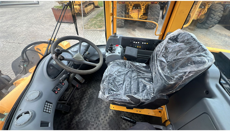 Volvo L70 D NVT - Wheel loader: gambar 4 Volvo L70 D NVT - Wheel loader: gambar 4