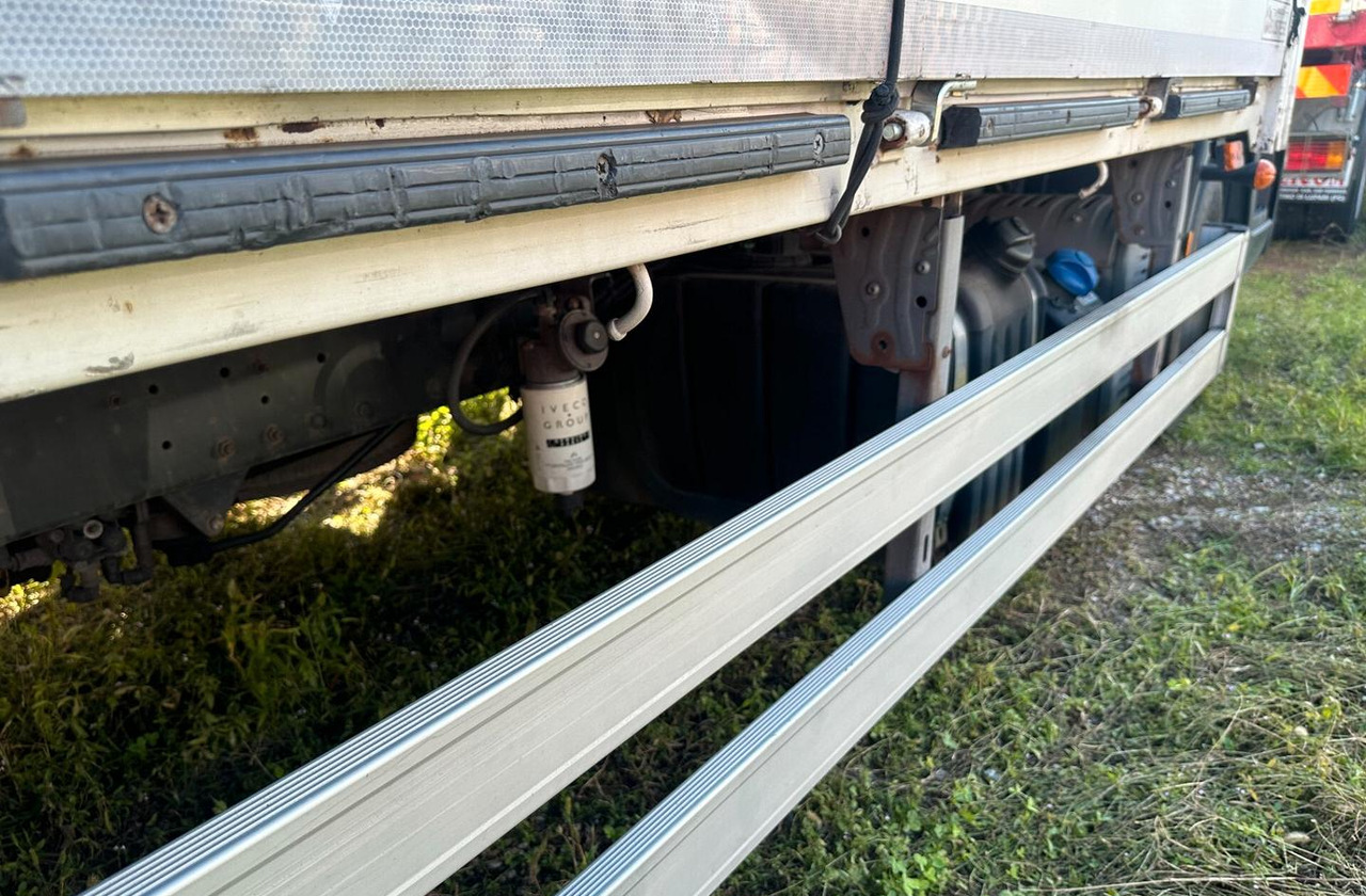 Iveco 120 EL 22 P RIBASSATO CENTINATO EURO 5 - Truk dengan terpal samping: gambar 4 Iveco 120 EL 22 P RIBASSATO CENTINATO EURO 5 - Truk dengan terpal samping: gambar 4