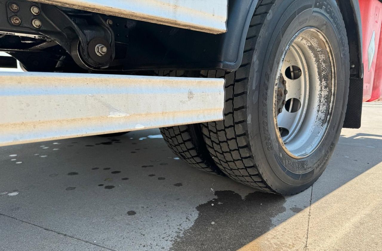 Truk box Iveco: gambar 16