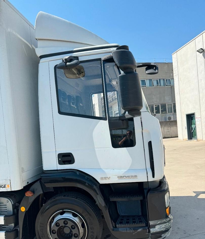 Iveco - Truk box: gambar 3 Iveco - Truk box: gambar 3