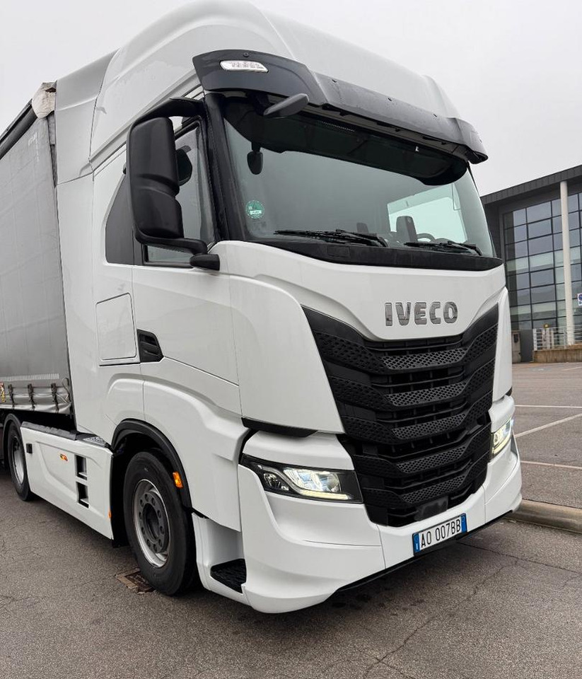 Stralis - Tractor head: gambar 1 Stralis - Tractor head: gambar 1